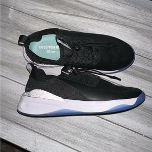 Clove Classic Nightshift women’s healthcare workers shoes size 8